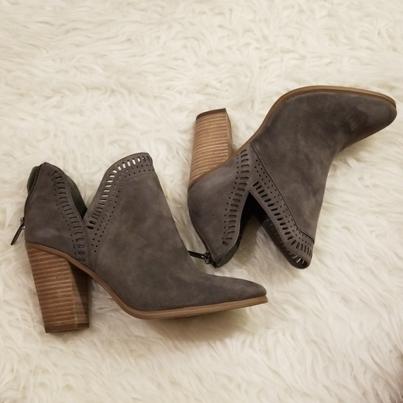 💕VINCE CAMUTO💕 Fileana Suede Heel Booties Gray - Picture 7 of 8